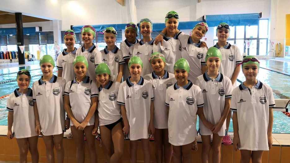 Nuoto sincronizzato le squadre delle esordienti alle prese con il saggio
