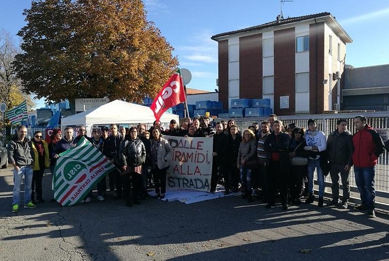 Sassuolo. Ceramica Oscar Natale senza stipendi per i 96 dipendenti 