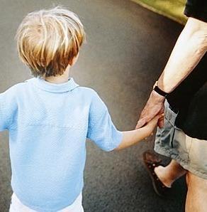 Dopo 13 mesi in struttura bimbo torna a casa: terminata l’odissea di un minore allontanato 