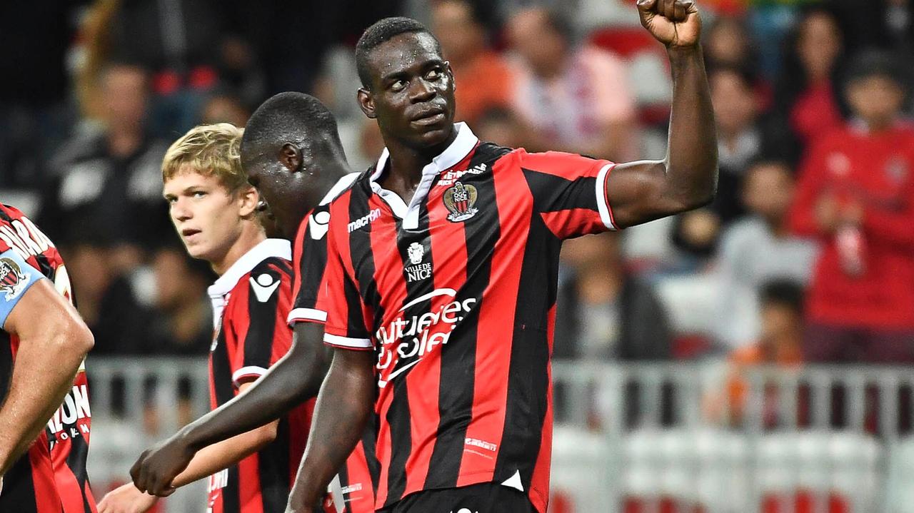 Mario Balotelli con la maglia del Nizza