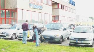 Dipendenti dell’Answers si sono trasformati in giardinieri
