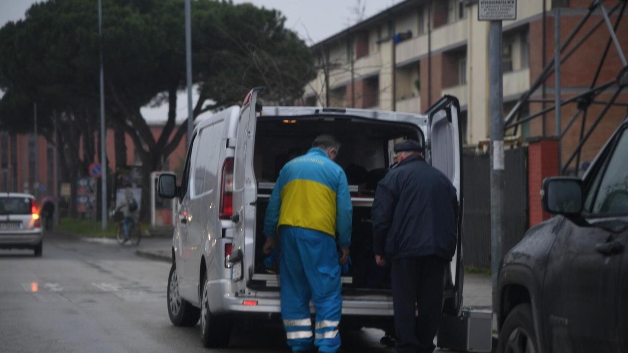 Trovato morto a 37 anni nel bagno del circolo