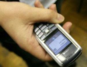 Magrebino dimentica cellularesu luogo rapina, arrestato