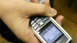 Magrebino dimentica cellularesu luogo rapina, arrestato