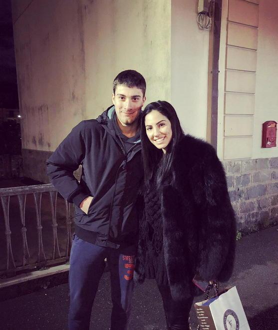 Irama con Giulia De Lellis a spasso per Pontremoli 