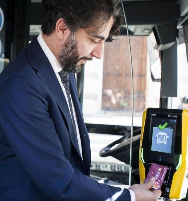 Il biglietto sul bus? Si paga con la carta di credito 