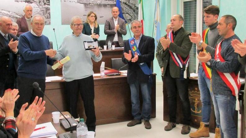 Bilancio, tempi record e un milione e mezzo per le vecchie scuole