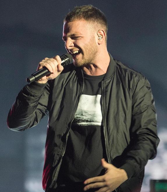 E il rapper Anastasio vincitore di X Factor canterà al The Cage