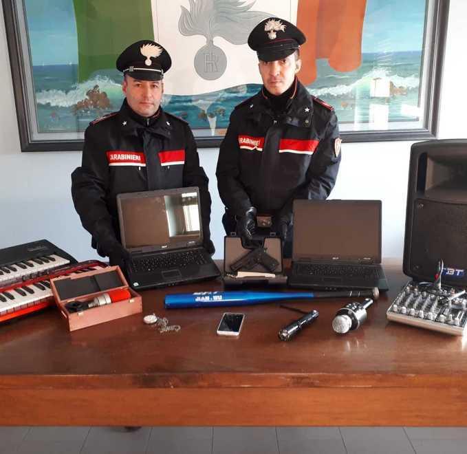 Preso a botte e legato in casa, due arresti 