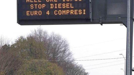 Smog, 50 controlli e tre multe E Ferrara “sfora” per 35 volte