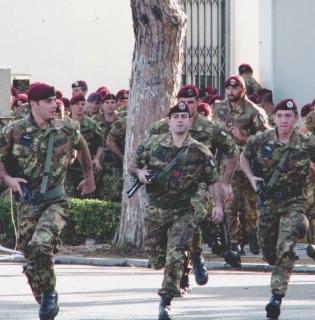 Paracadutisti durante un’azione