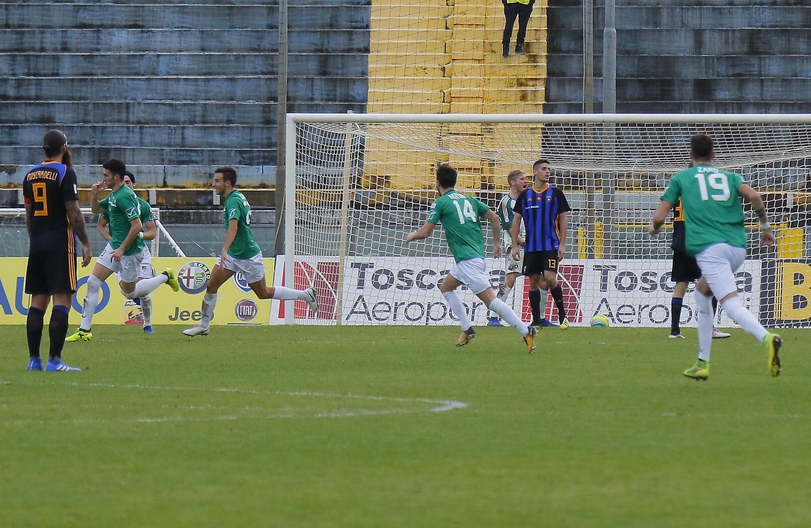L'esultanza della Pro Patria dopo il 2-0 (Muzzi)