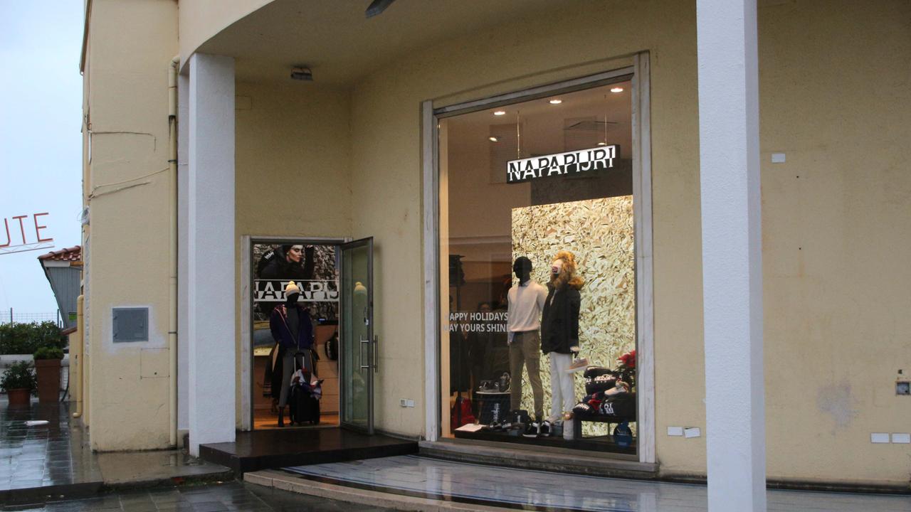 Il negozio Napapijri in Passeggiata
