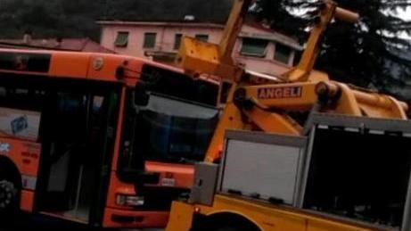 «Rotti i freni, passeggeri illesi per miracolo»