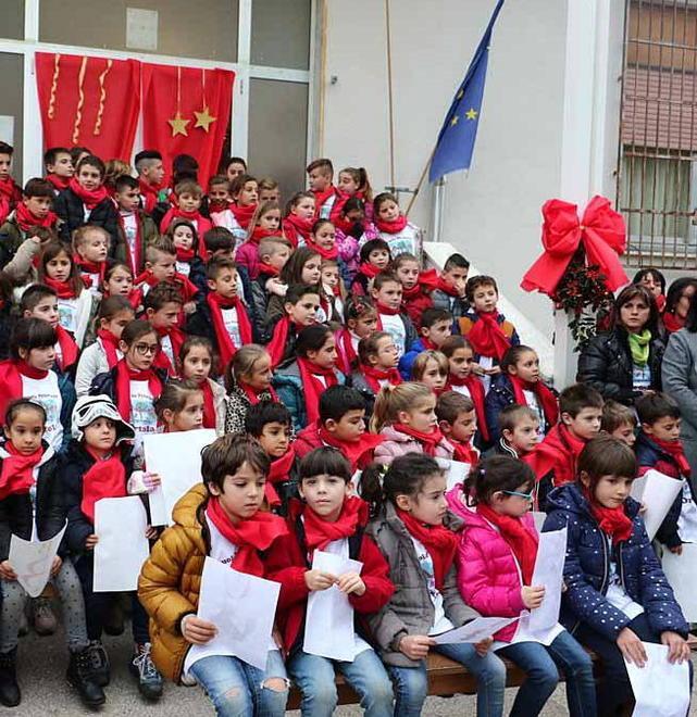 Un gazebo in dono ai piccoli alunni
