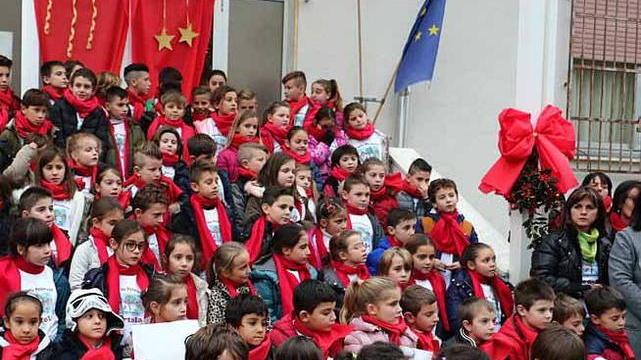 Un gazebo in dono ai piccoli alunni
