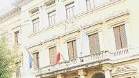 La facciata del palazzo comunale dove si trova l’ufficio anagrafe