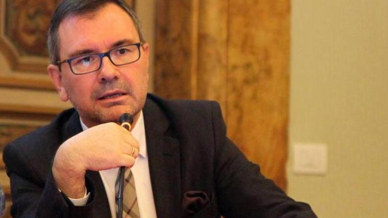 A destra spunta un corteggiamento al prof. Giovannini