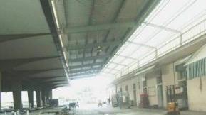L’interno del mercato sull’Aurelia