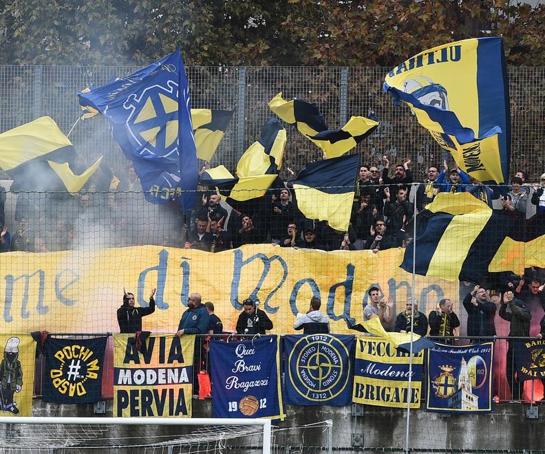Cinquecento tifosi canarini al Todoli