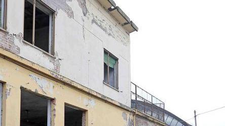 La vecchia officina di elettrauto diventa un market di casalinghi