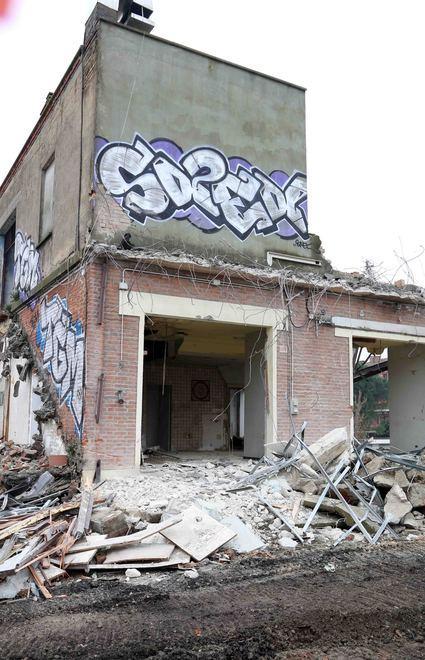 La pizzeria che faceva il pienone riedificata con insegna Aldi