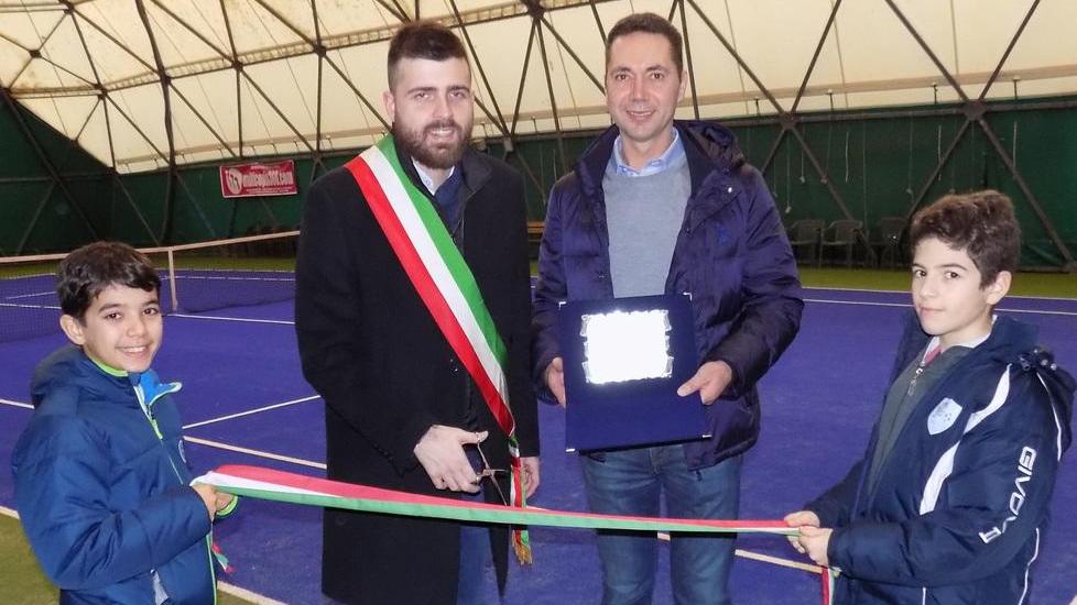 Spunta l’erba sui campi del Tennis Club Si giocherà tutto l’anno