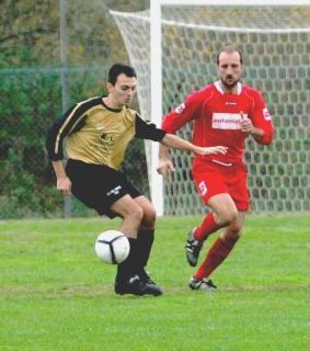 Qui e in alto due fasi di gioco della partita Bassa-Bar Ariston