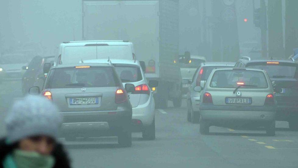 Smog oltre i limiti Ue. Ma l’emergenza non rovina il Natale