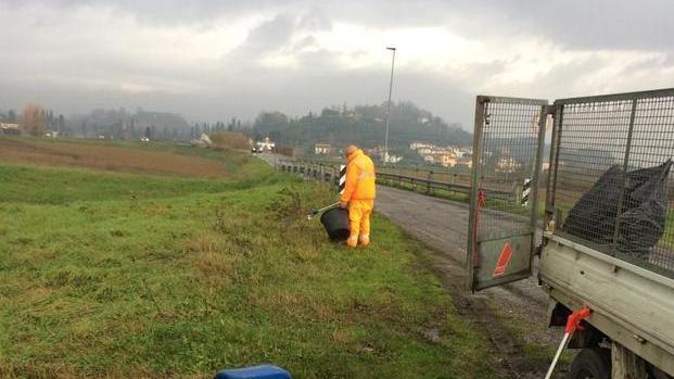 Comune ripulisce 9 rotatorie ridotte a discariche