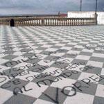 Stop ai graffiti sui monumentiscrivete sul nostro muro virtuale