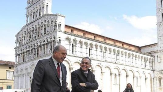 Minacce e ingiurie al sindaco: tanti messaggi di solidarietà