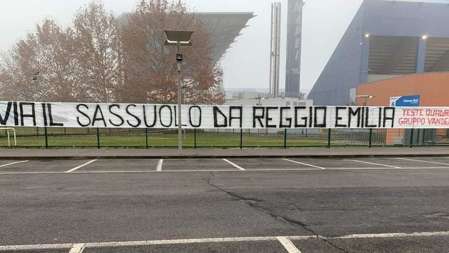 Striscione anti Sassuolo