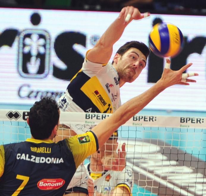 Modena si fa il regalo di Natale: Verona e Kaziyski si inchinano 