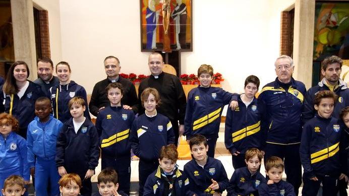 Il vescovo con gli sportivi