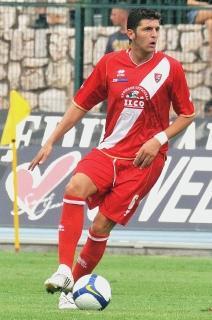 <strong>DIFENSORE A BERSAGLIO.</strong> Mariano Stendardo, 26 anni, in biancorosso nella passata stagione (34 presenze), è tra gli autori delle 9 reti della Salernitana: suo il primo gol in Salernitana-Crotone 4-1