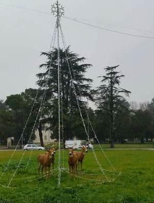 Vandali in azione Rubata una renna di Babbo Natale 