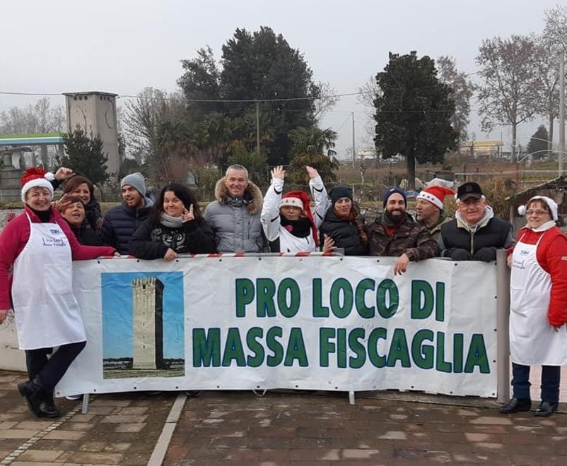 Fiaccole e pagaie per ricordare il canoista E la figlia porterà avanti il sogno del papà 