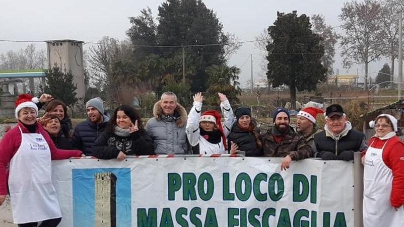 Fiaccole e pagaie per ricordare il canoista E la figlia porterà avanti il sogno del papà