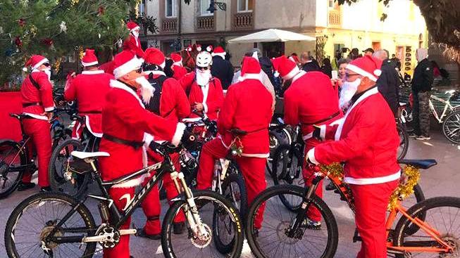 Babbo Natale arriva in bicicletta