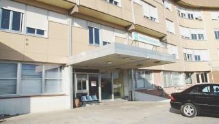 L’ingresso del pronto soccorso dell’ospedale, da alcune settimane il personale infermieristico in servizio è di sette unità anzichè nove come da organico