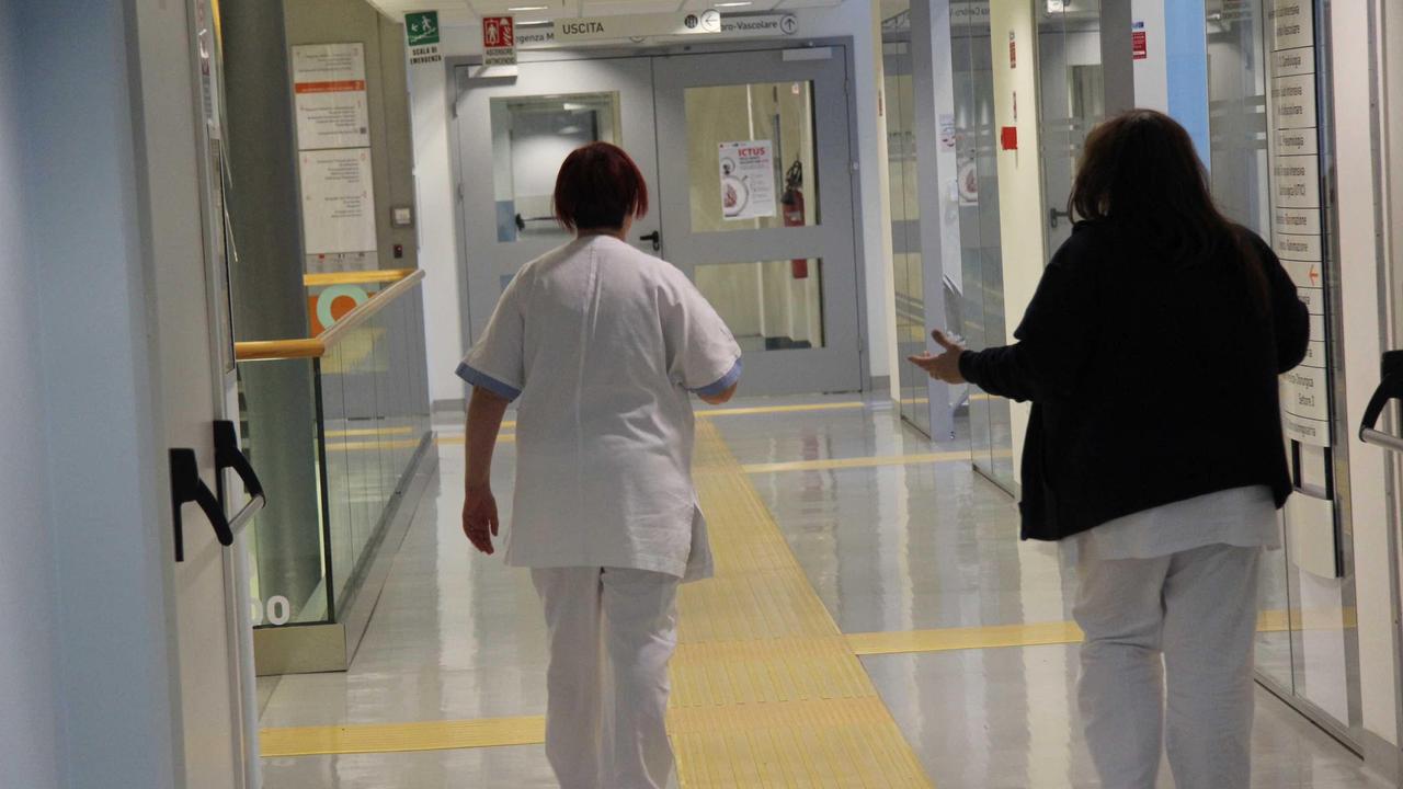 Ragazza tenta di togliersi la vita nel giorno di Natale