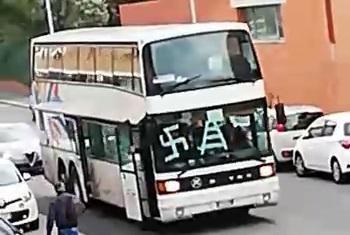 Ultrà veronesi ancora da identificare nel pullman con la svastica 