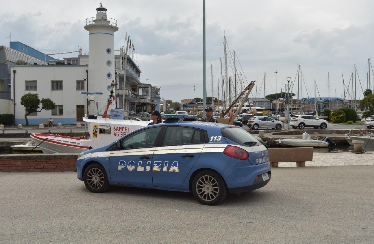 Comprano vestiti rubati, denunciati per ricettazione