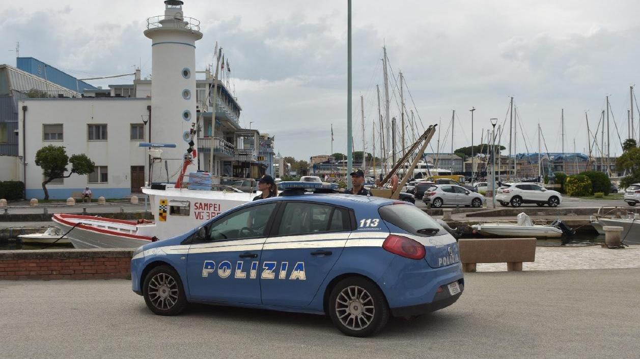 Comprano vestiti rubati, denunciati per ricettazione