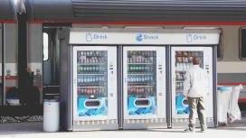 <strong>SUI BINARI.</strong> Il distributore alla stazione ferroviaria