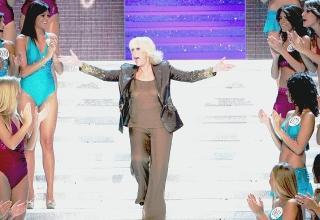Loretta Goggi venerdì sera è in scena al Teatro Verdi con “Solo per amore”