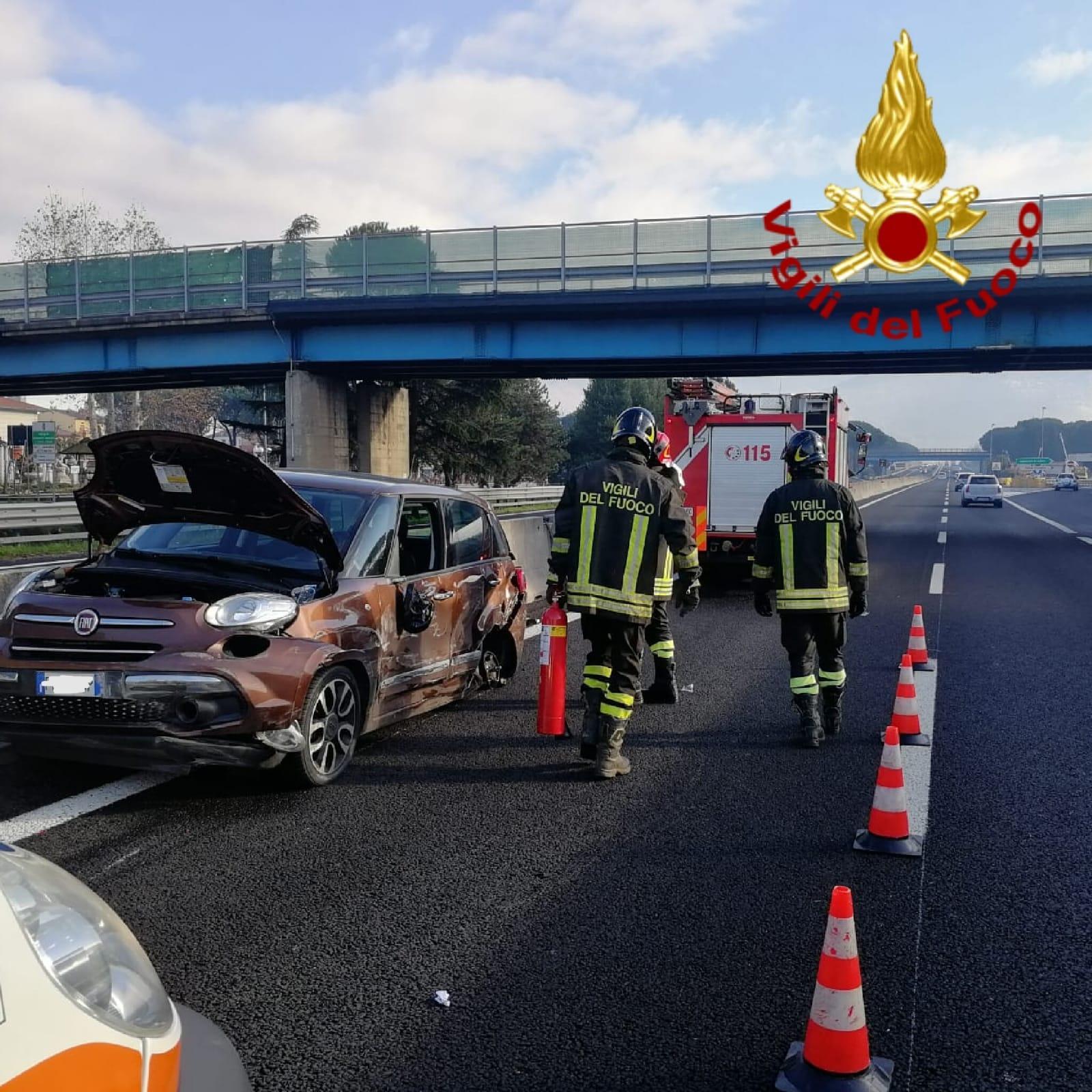 Scontro sull'A11: un ferito