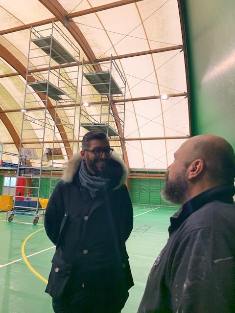 Il sindaco Francesco Puggelli durante il sopralluogo alla palestra di Poggio a Caiano