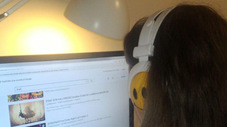 Una giovanissima utente di You Tube
